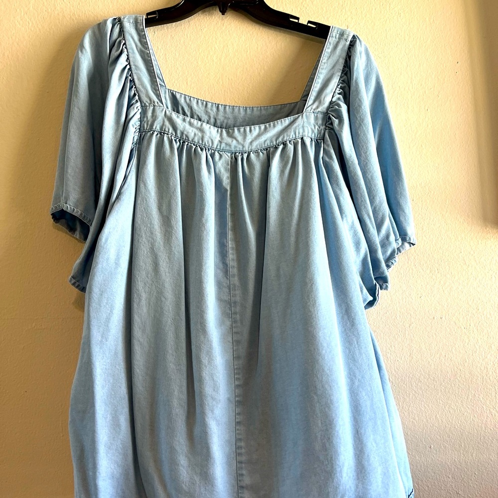 Beautiful and comfortable soft jean top.